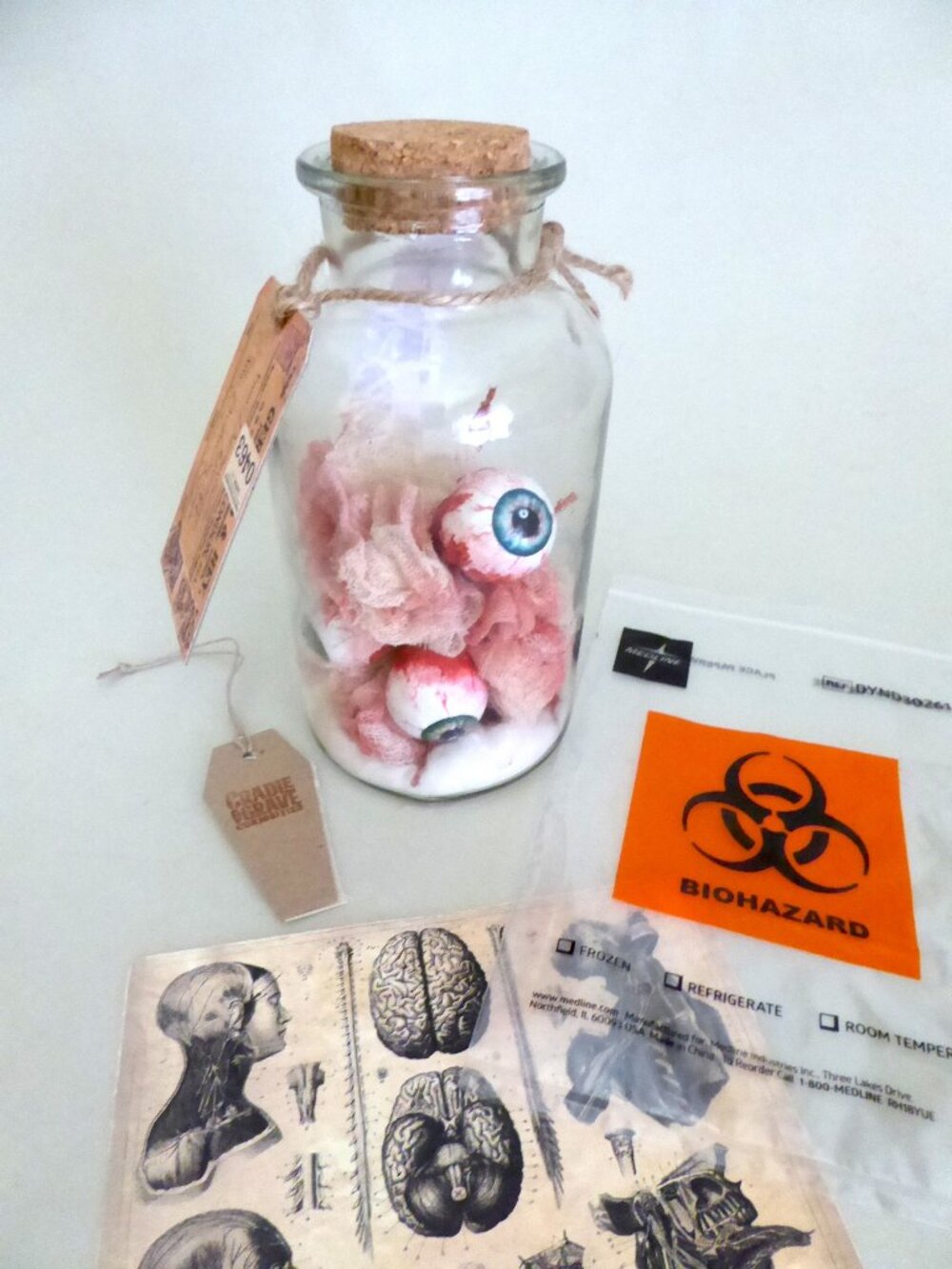 NEW 8” HALLOWEEN REALISTIC BLOODY EYEBALLS GLASS CORK STOPPER JAR ODDITY PROP